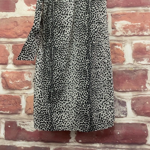 EXPRESS DESIGN STUDIO WOMEN'S BLACK & WHITE ABSTRACT SHORT SLEEVE DRESS - Picture 4 of 8